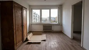 B082