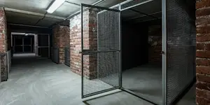 U054