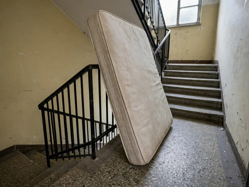 Demontaż mebli przed wyniesieniem z mieszkania - Łódź