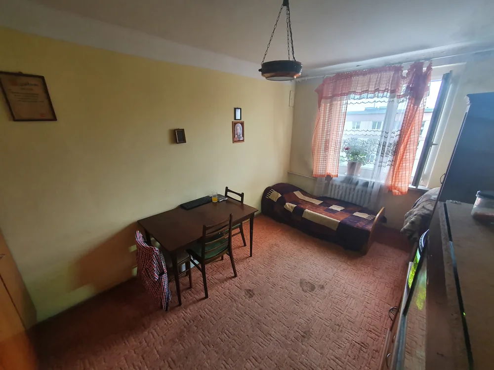Znoszenie ładunku po schodach do samochodu - Taxi bagażowe w Łodzi